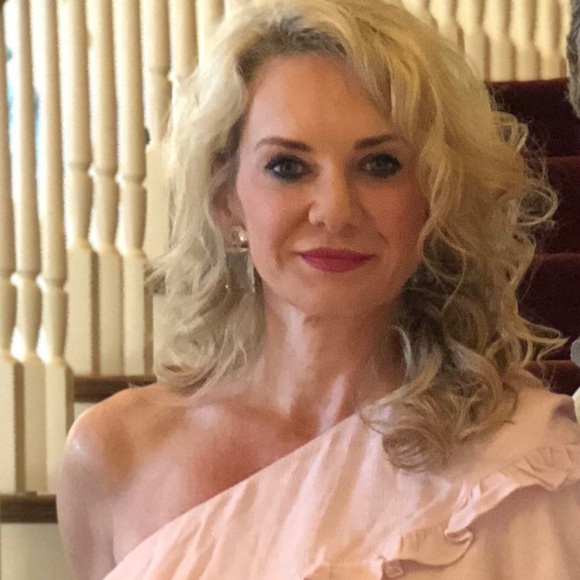 Meet your Posher, Carol - Picture 1 of 1